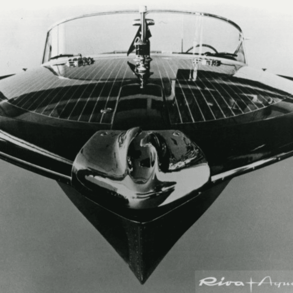 1912: Transition to Pleasure Boats Under Pietro’s son, Ernesto Riva, the brand expanded into motorboats, ushering in a new era of luxury and innovation in recreational boating.