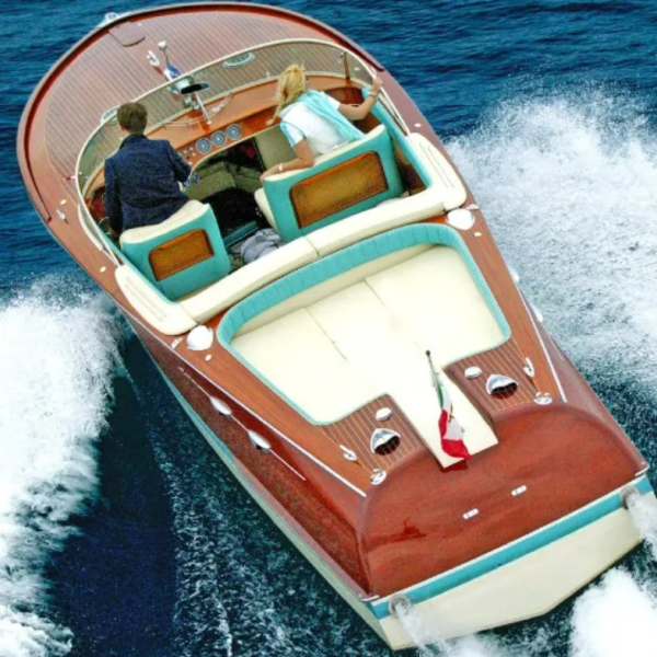 1989: Part of Ferretti Group Riva joined the Ferretti Group, a global leader in luxury yacht manufacturing. This partnership preserved Riva's artisanal heritage while integrating cutting-edge technology and modern yacht-building techniques.